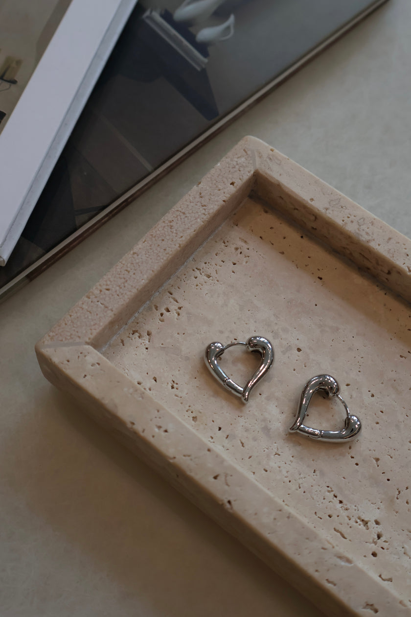 簍空愛心金屬耳圈-銀