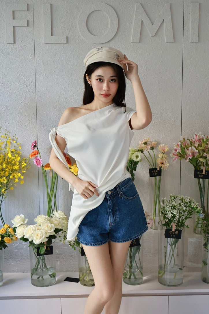 歐膩綁帶露肩上衣-米白