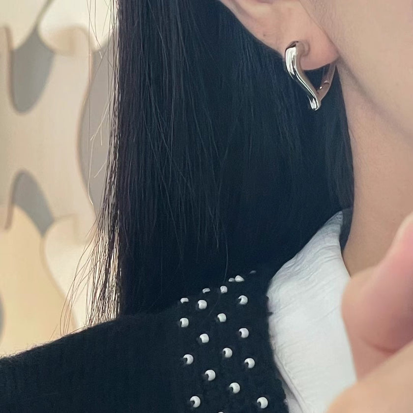 簍空愛心金屬耳圈-銀