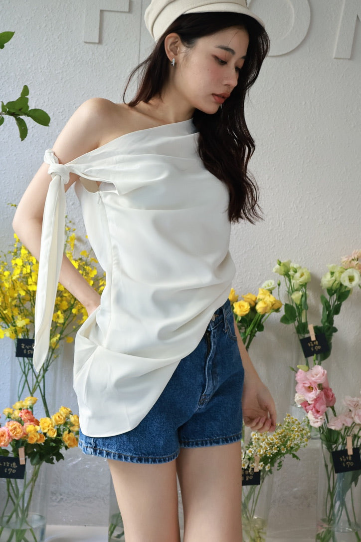 歐膩綁帶露肩上衣-米白