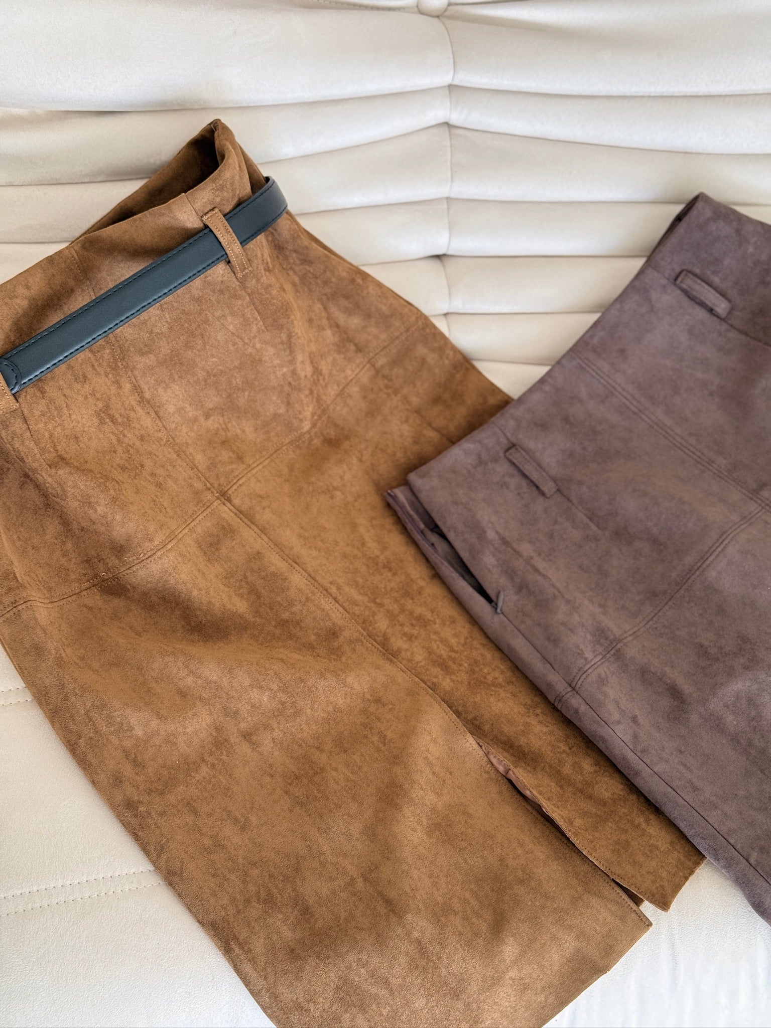 麂皮後開衩鉛筆裙-棕