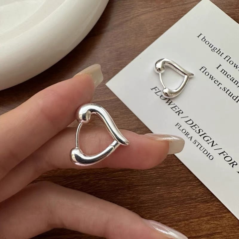 簍空愛心金屬耳圈-銀