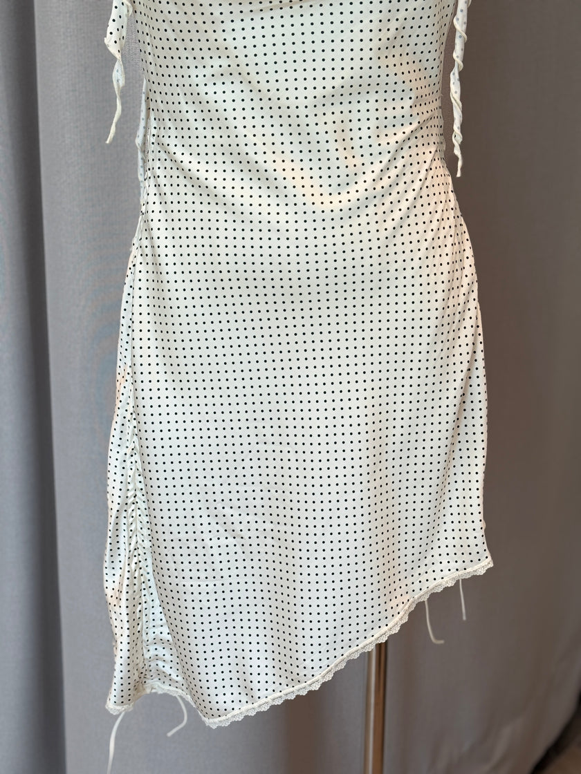 法式波點美背睡裙-白