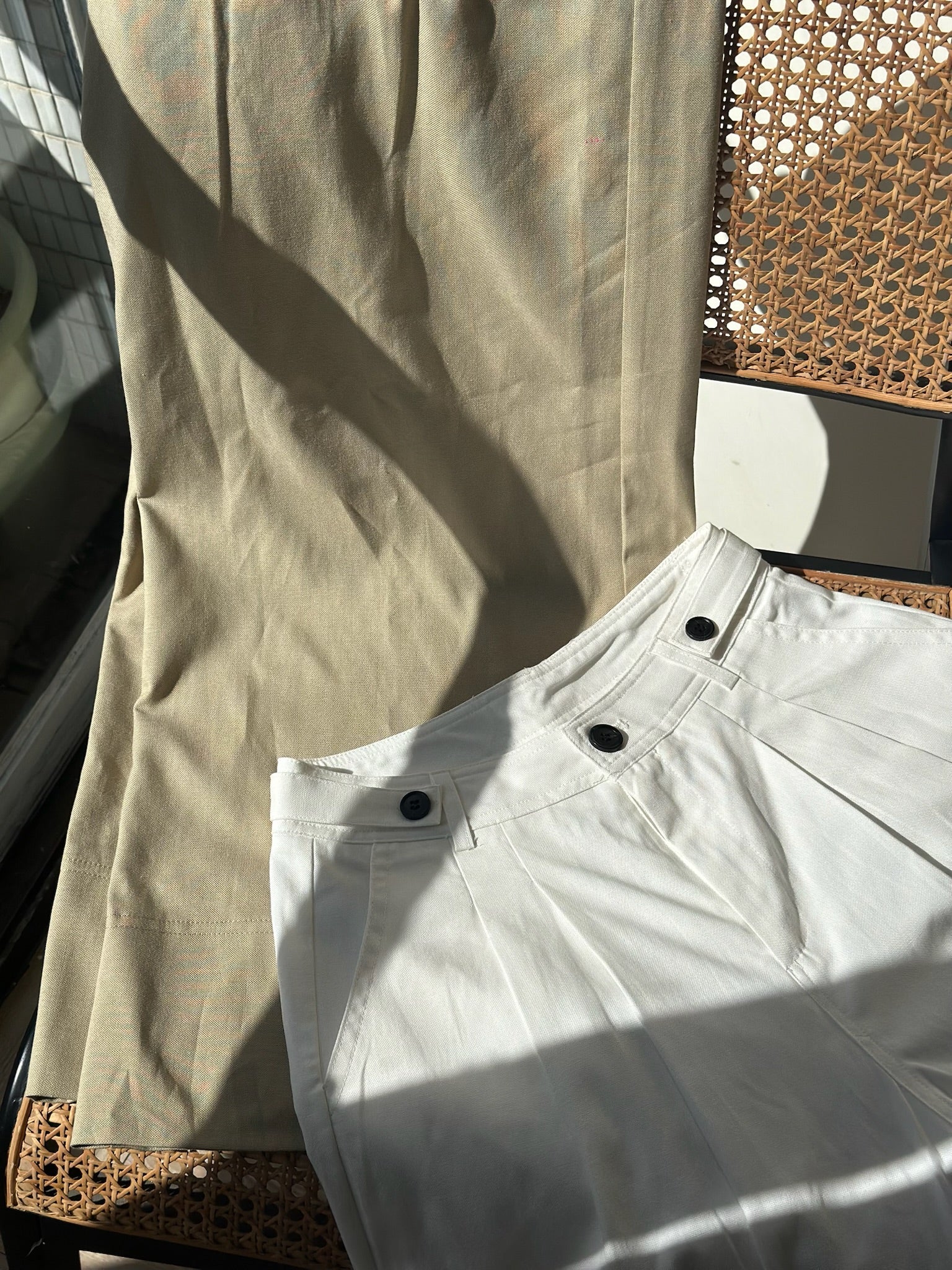 挺版打褶闊腿褲-白