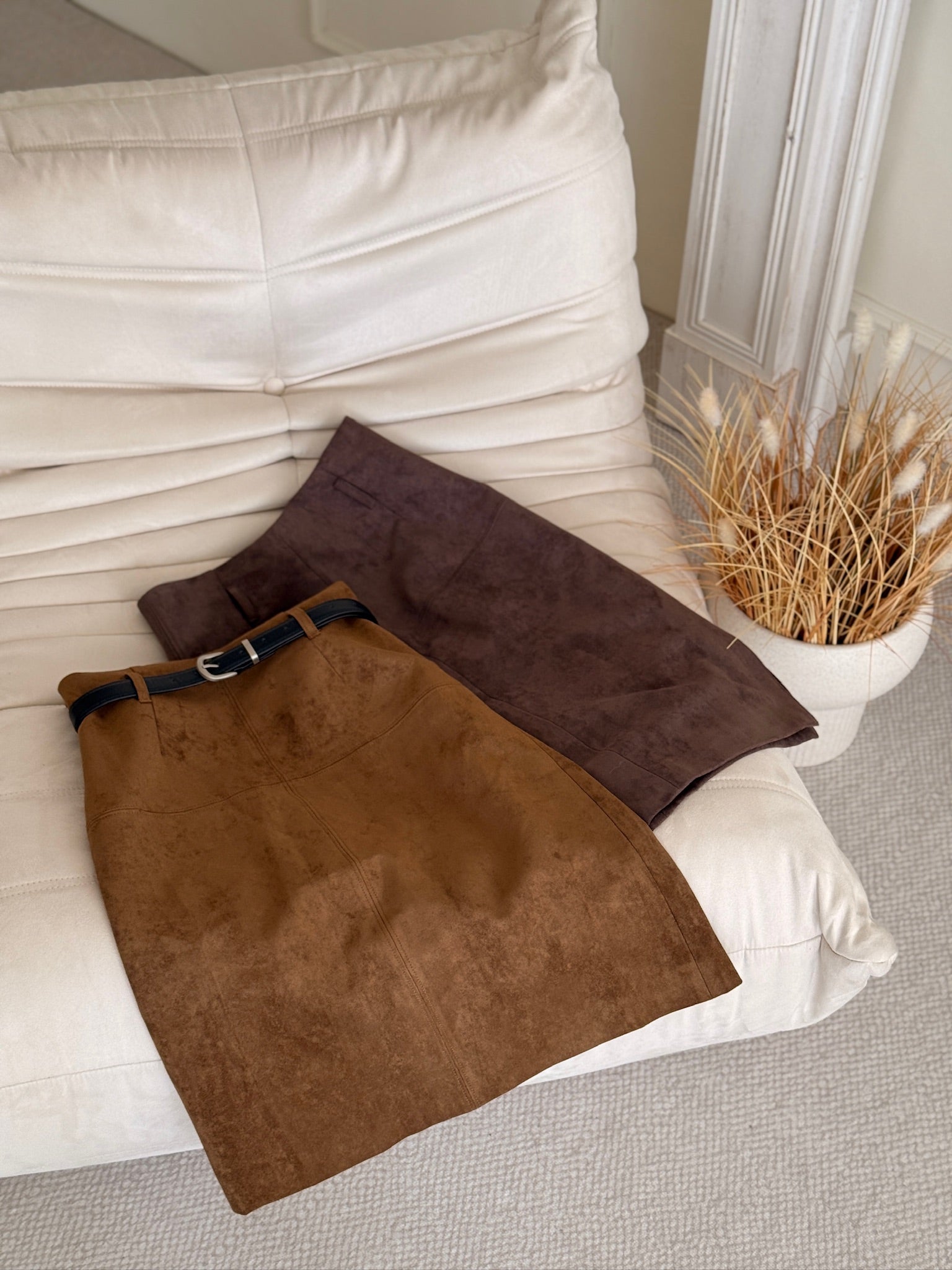 麂皮後開衩鉛筆裙-棕