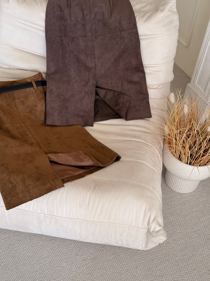 麂皮後開衩鉛筆裙-棕