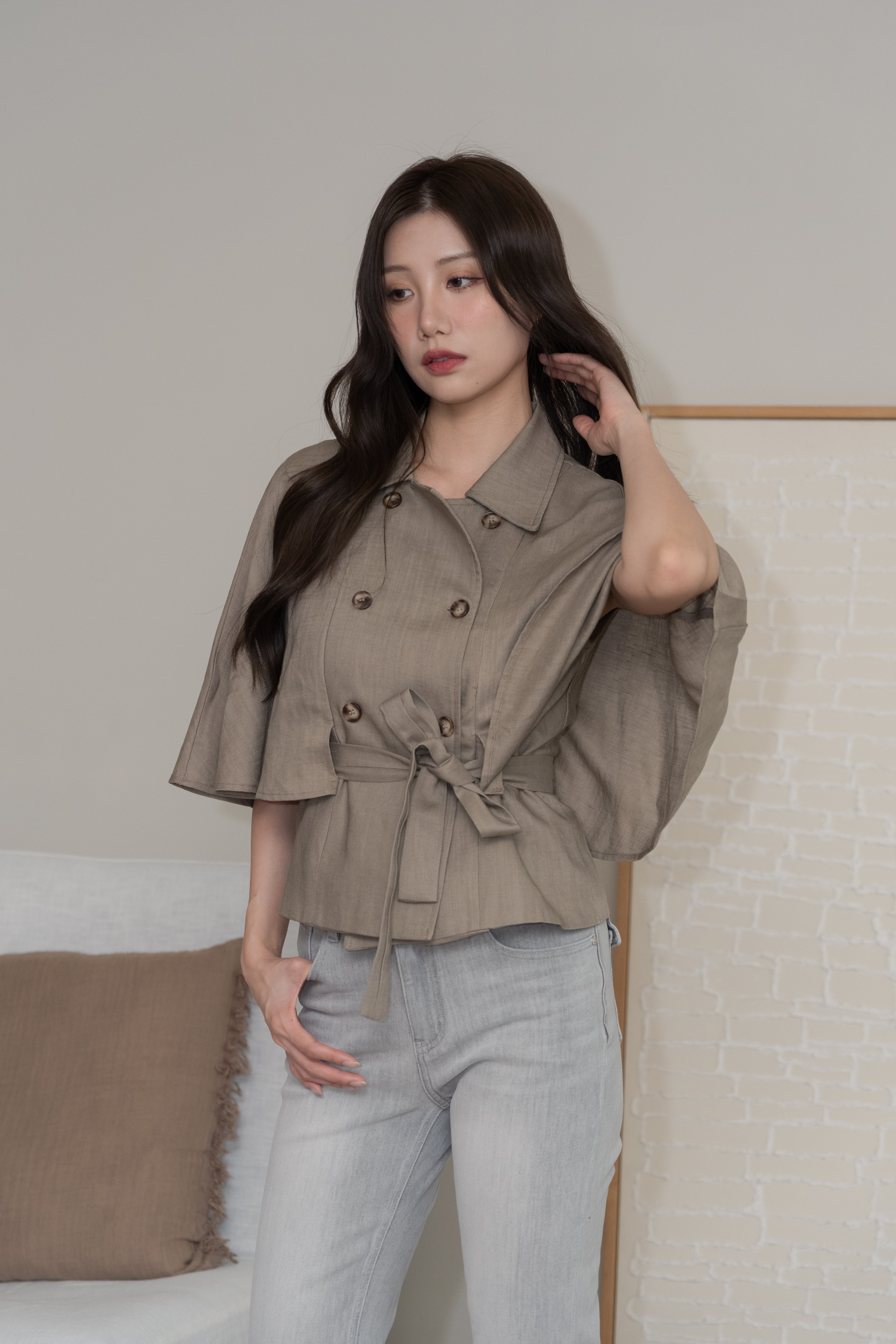 天絲亞麻斗篷綁帶罩衫-杏灰