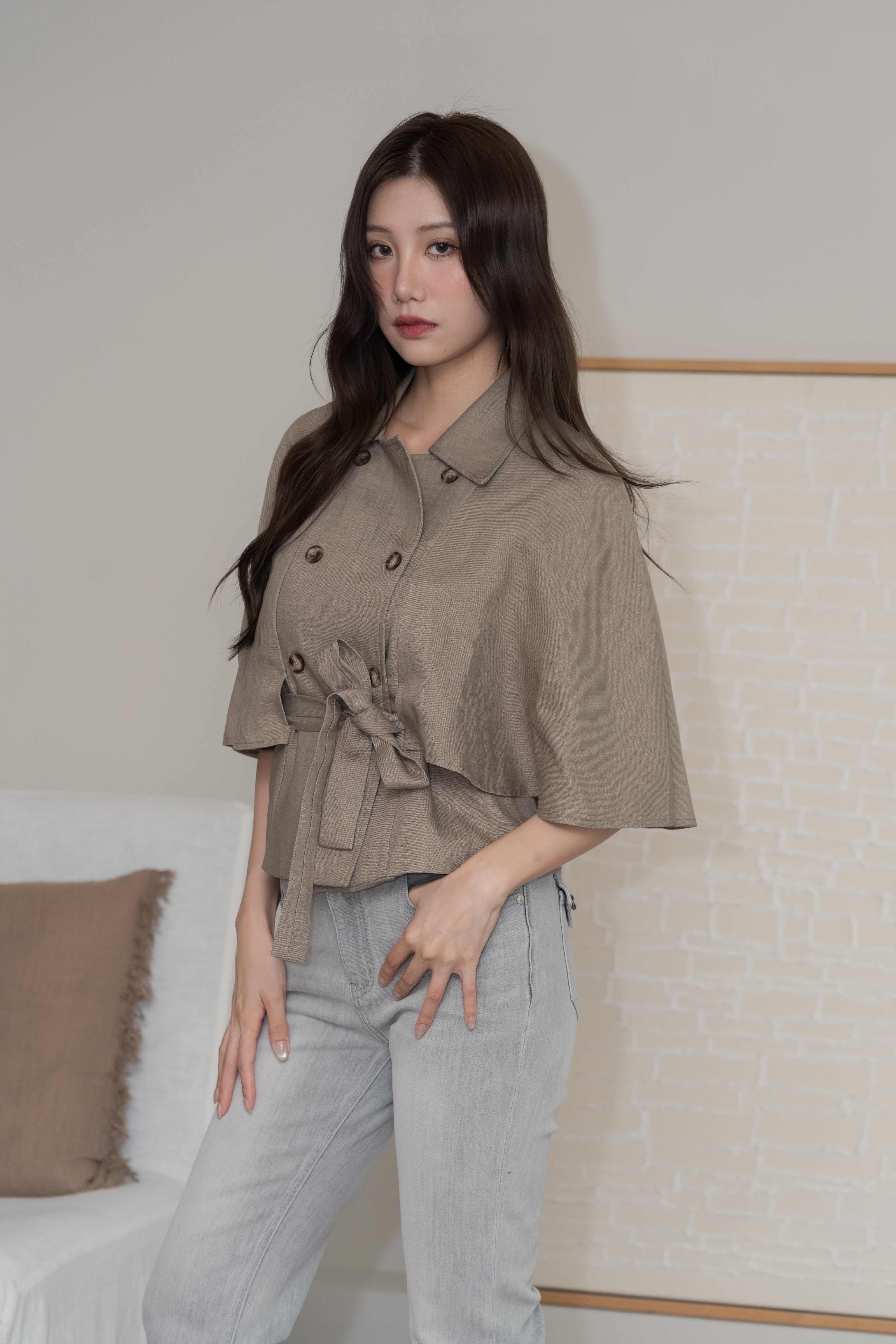 天絲亞麻斗篷綁帶罩衫-杏灰