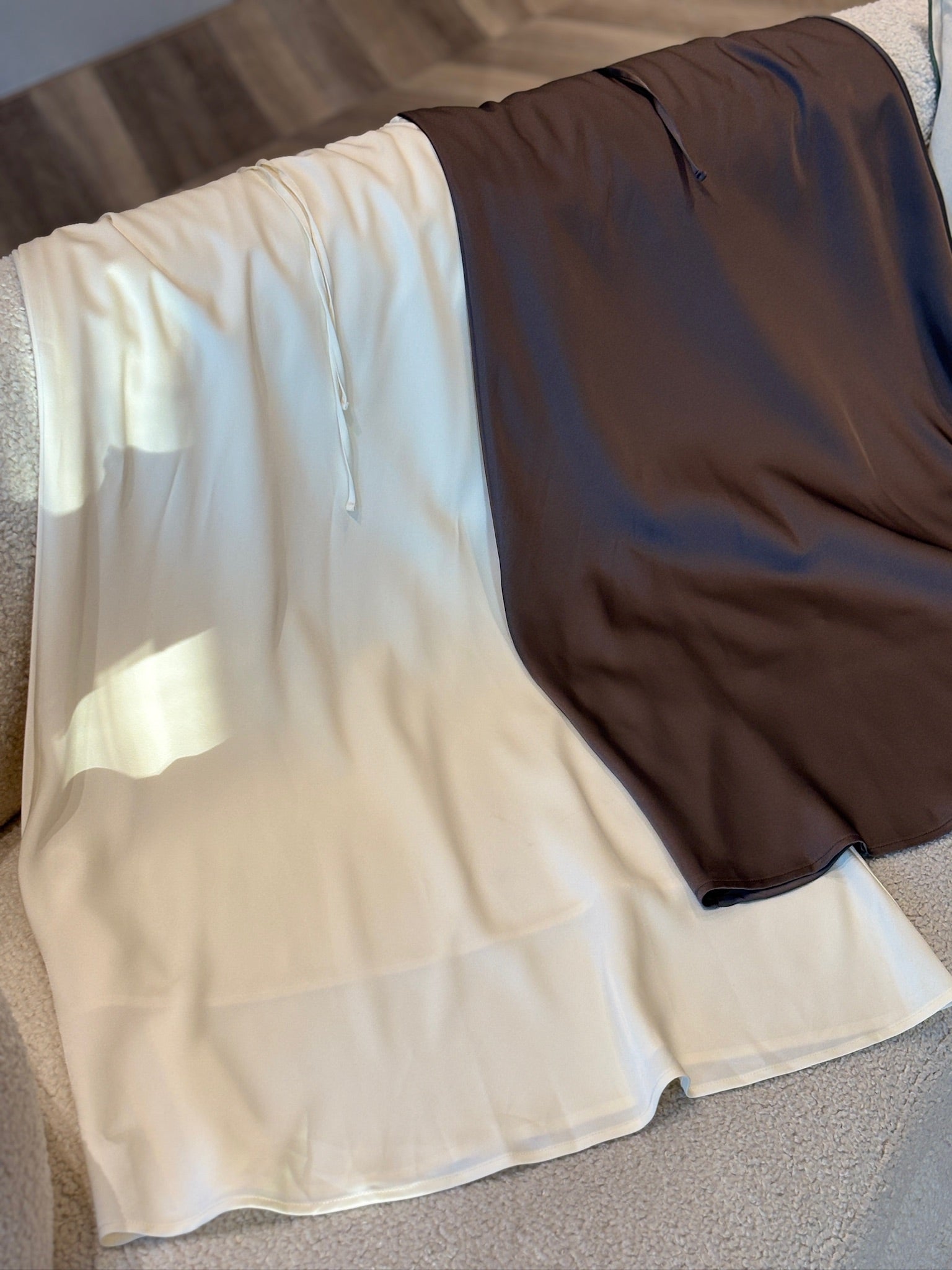 月光鬆緊緞面半裙-咖灰