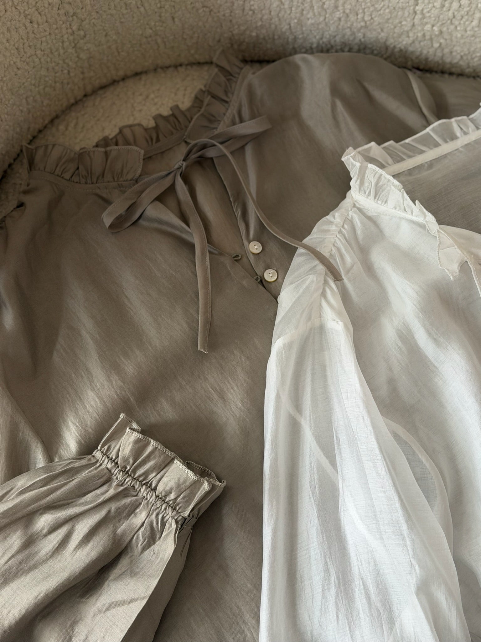 緞光貝殼絲綢襯衫-杏綠