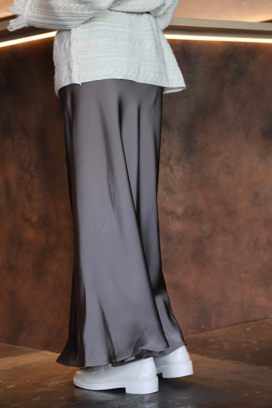 月光鬆緊緞面半裙-咖灰