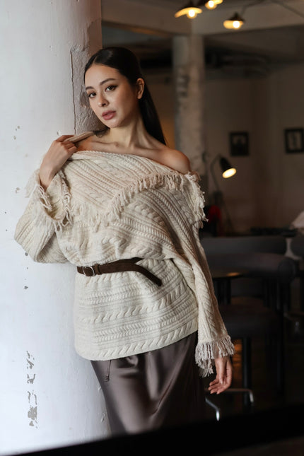 羊毛斜翻領流蘇罩衫-米杏