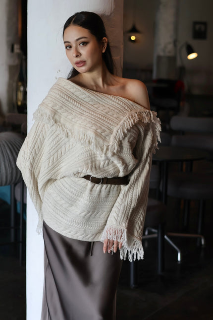 羊毛斜翻領流蘇罩衫-米杏