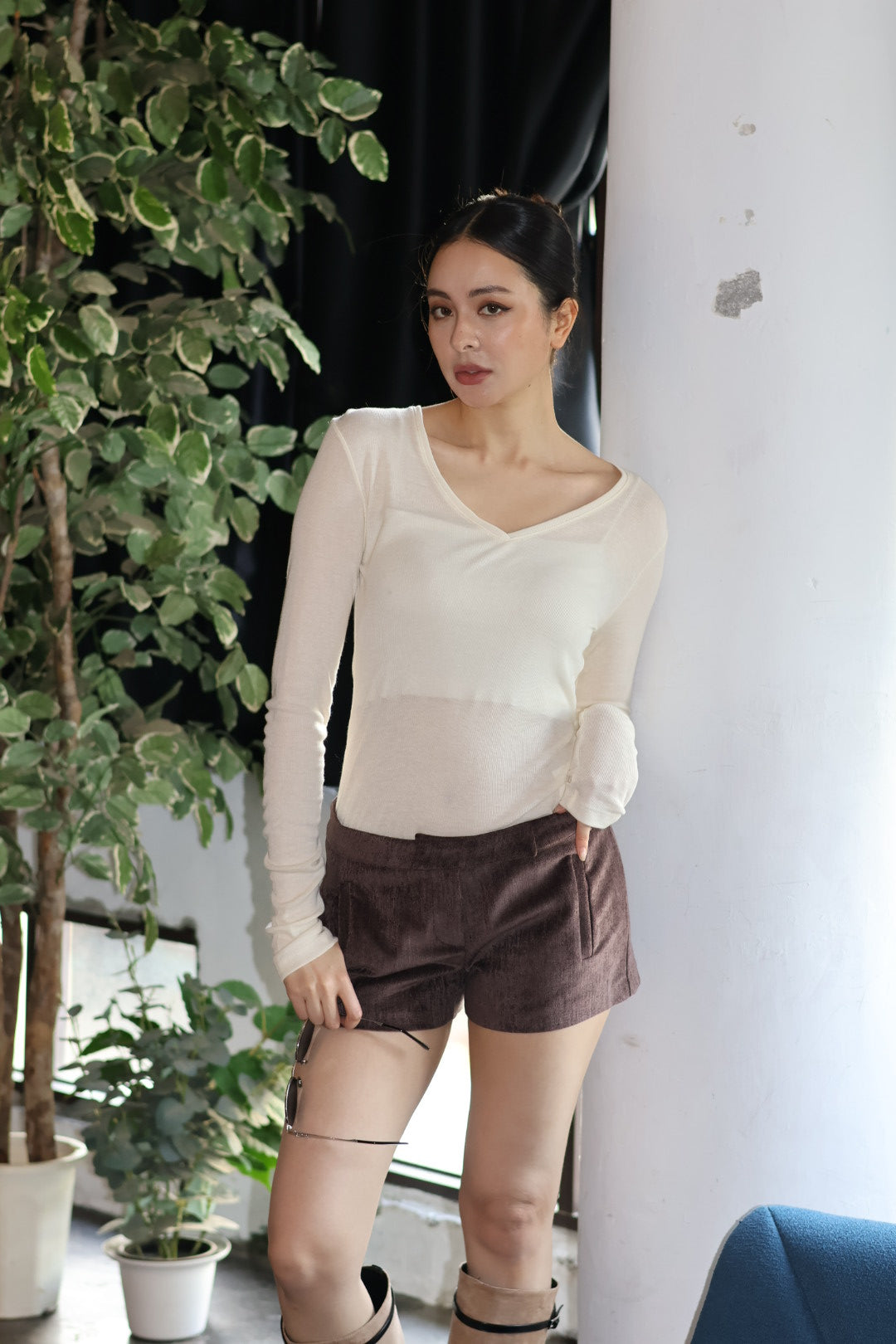 軟糯微透Ｖ領打底衣-米杏