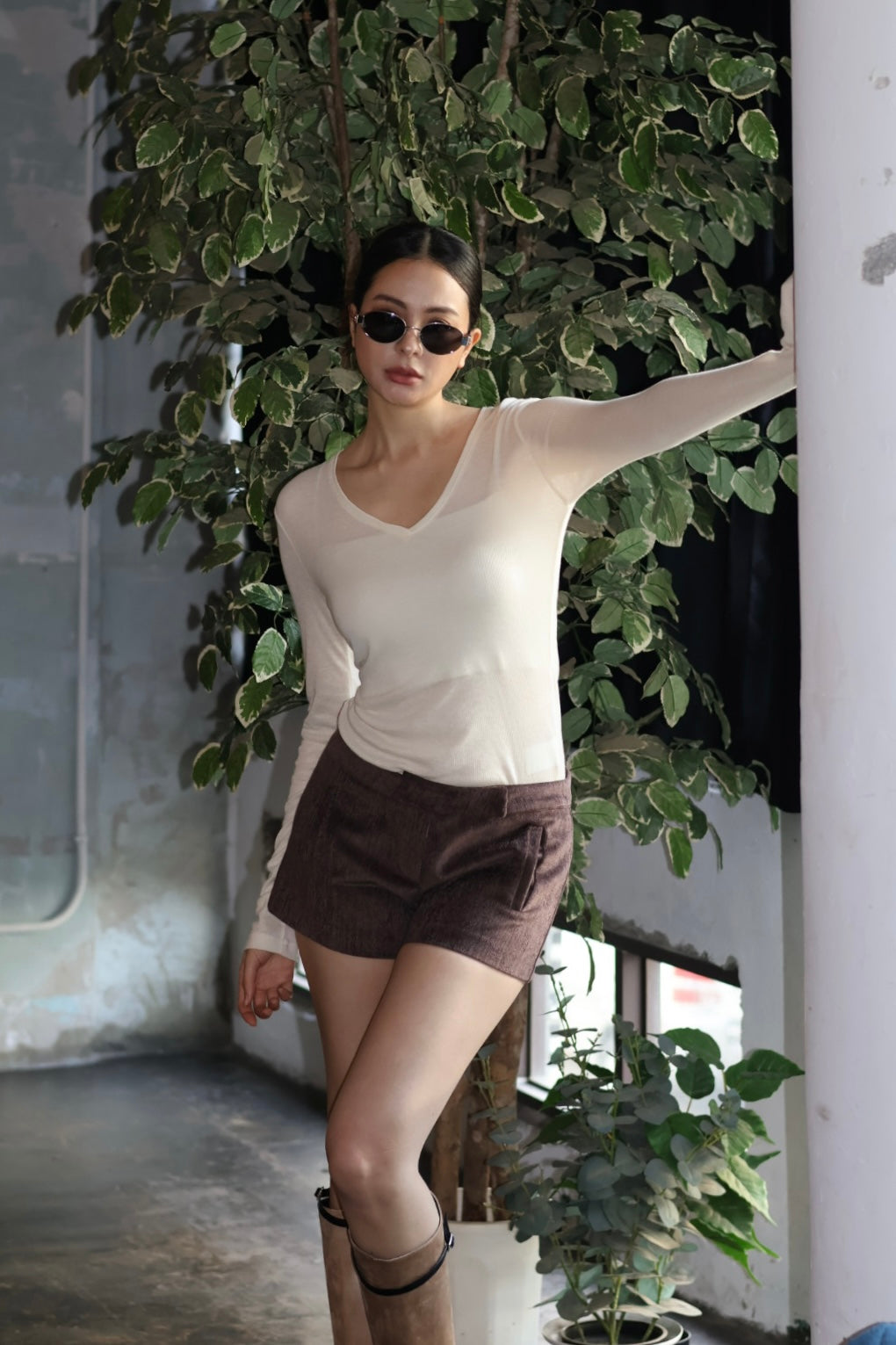 軟糯微透Ｖ領打底衣-米杏