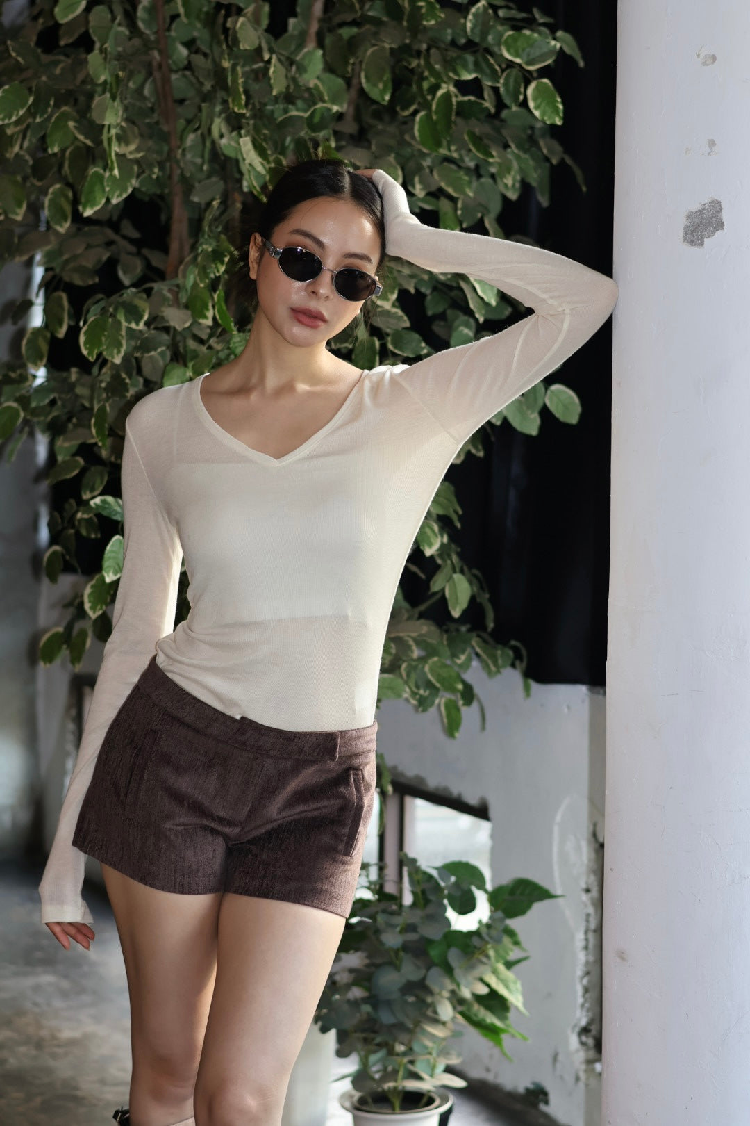 軟糯微透Ｖ領打底衣-米杏