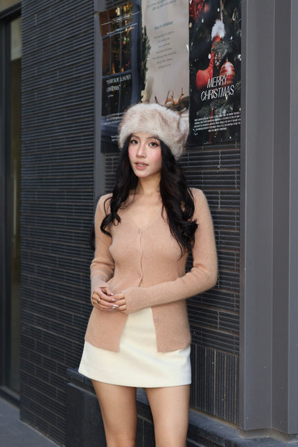 浣熊絨Ｖ領排扣上衣-奶茶