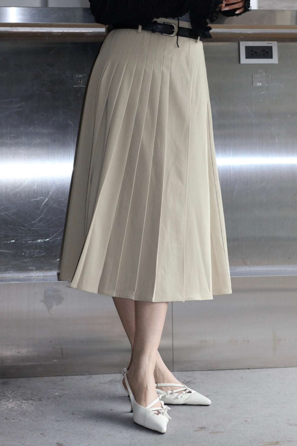 Miu感智性半百褶裙(附皮帶)-卡其