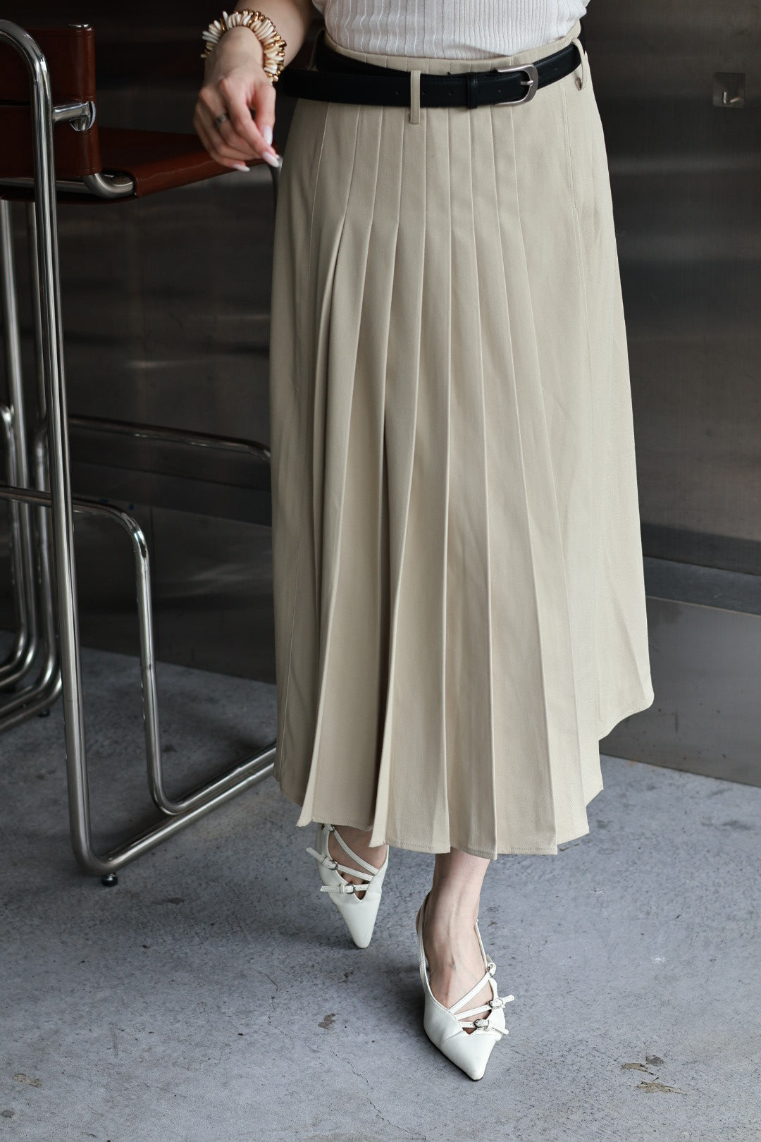 Miu感智性半百褶裙(附皮帶)-卡其