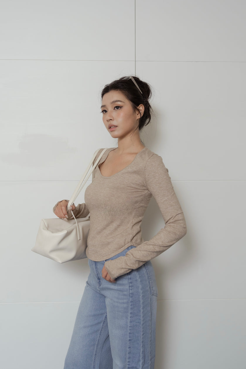 【包色優惠】抗起球U領打底衣-杏灰
