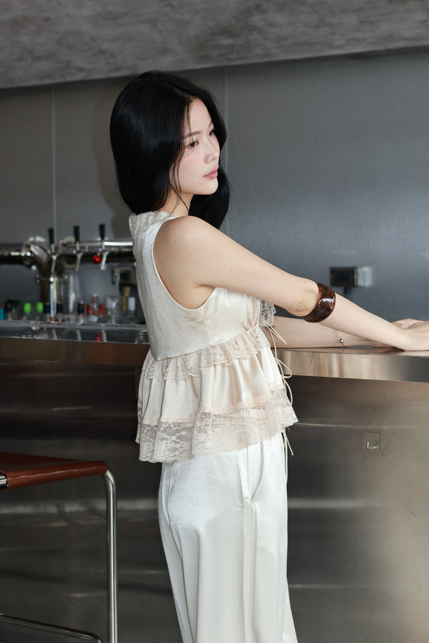 緞光蕾絲綁帶背心-杏