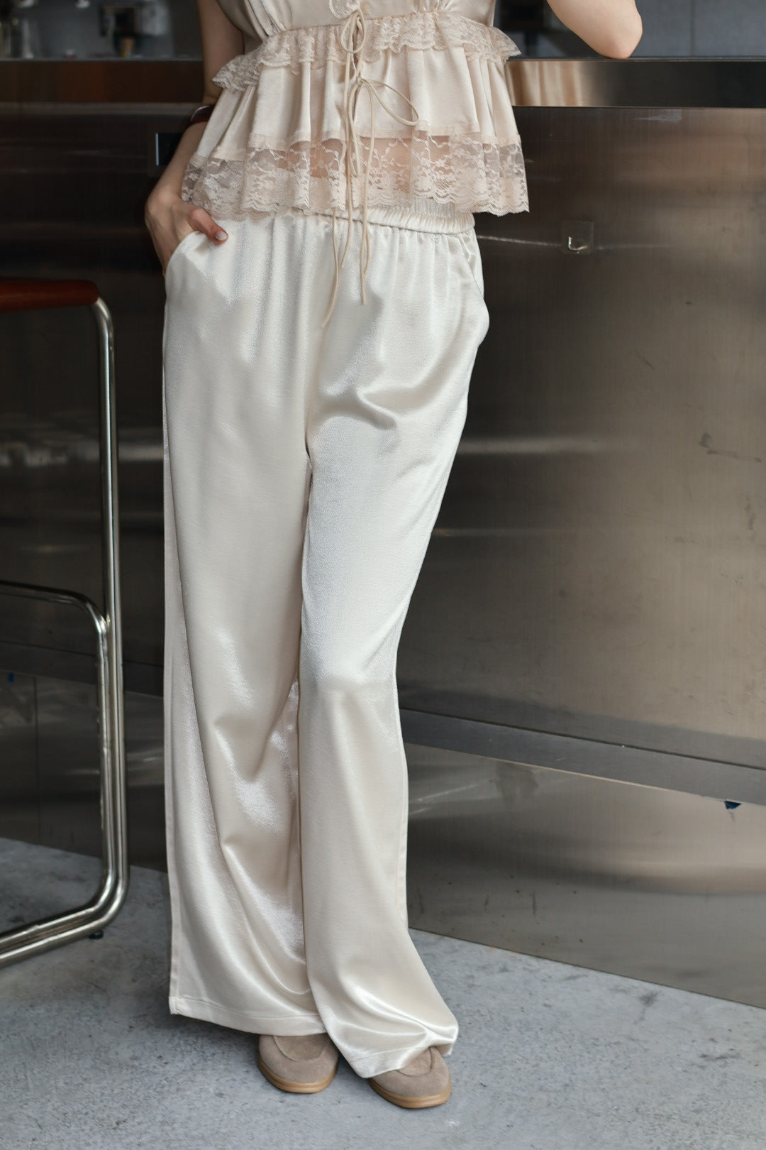 緞光渡假鬆緊寬褲-米白