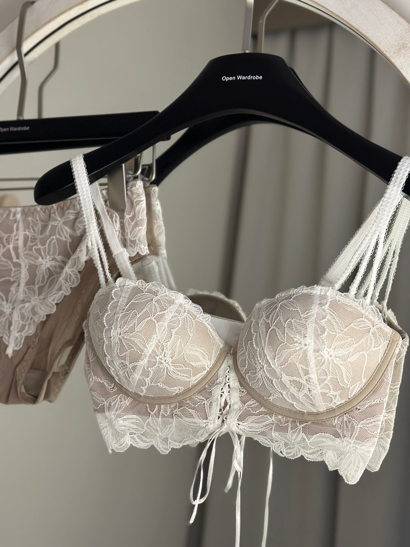 法式蕾絲聚攏內衣組 黑