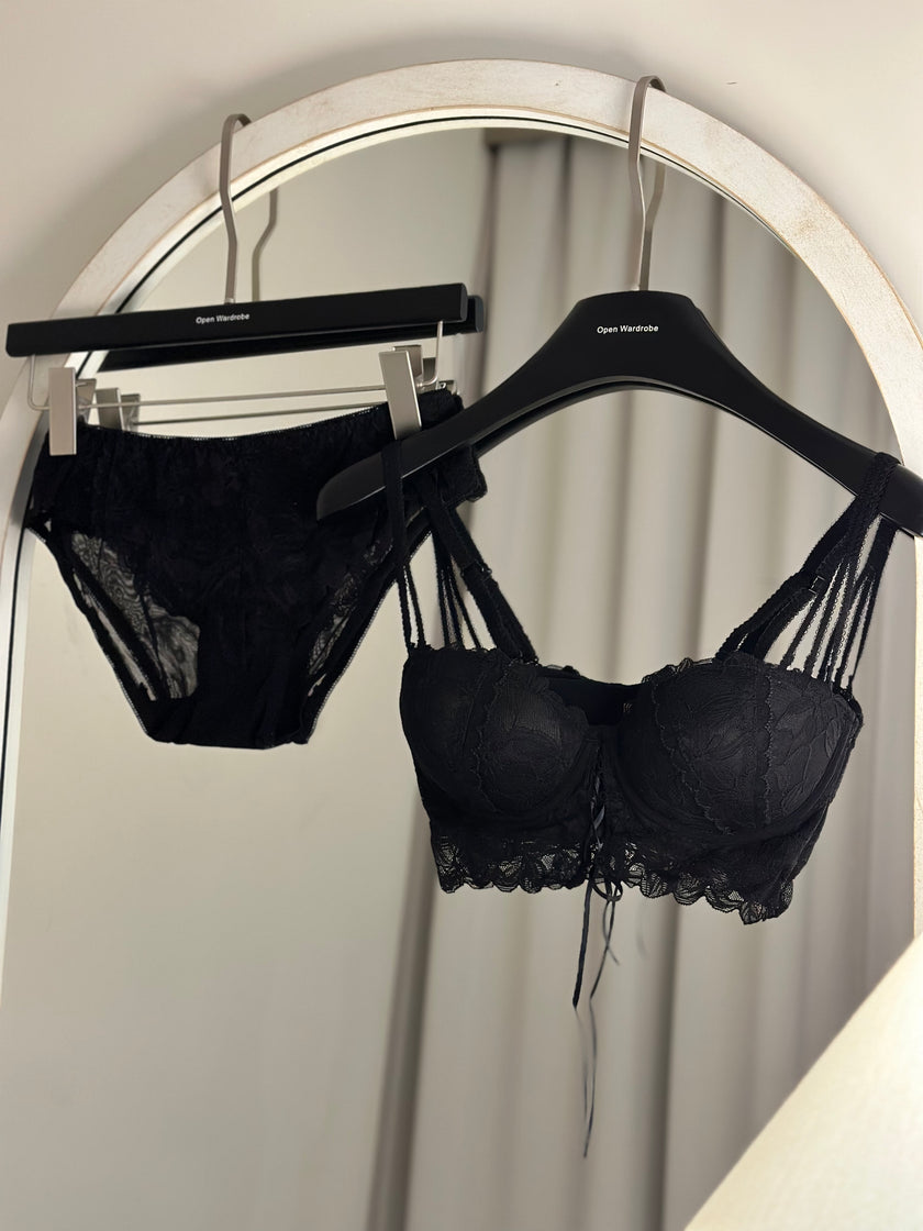 法式蕾絲聚攏內衣組 黑