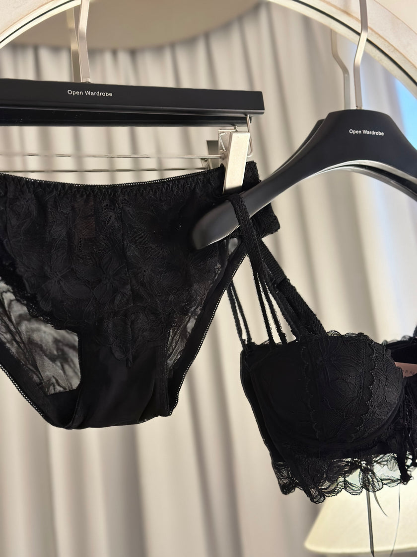 法式蕾絲聚攏內衣組 黑