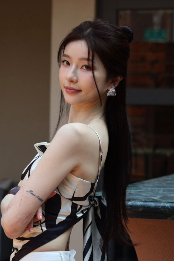 微光弧形線條耳環-銀