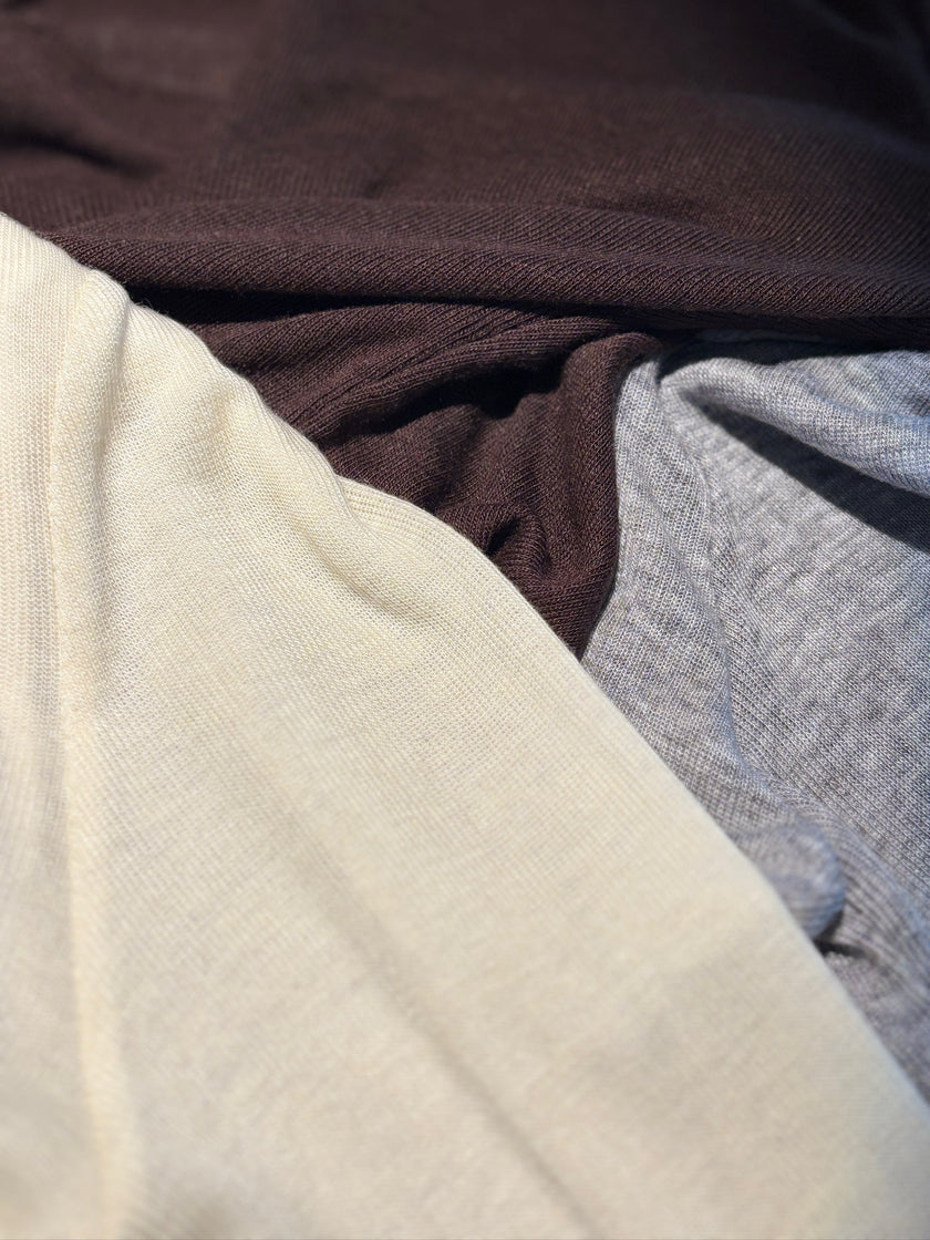 軟糯微透Ｖ領打底衣-米杏