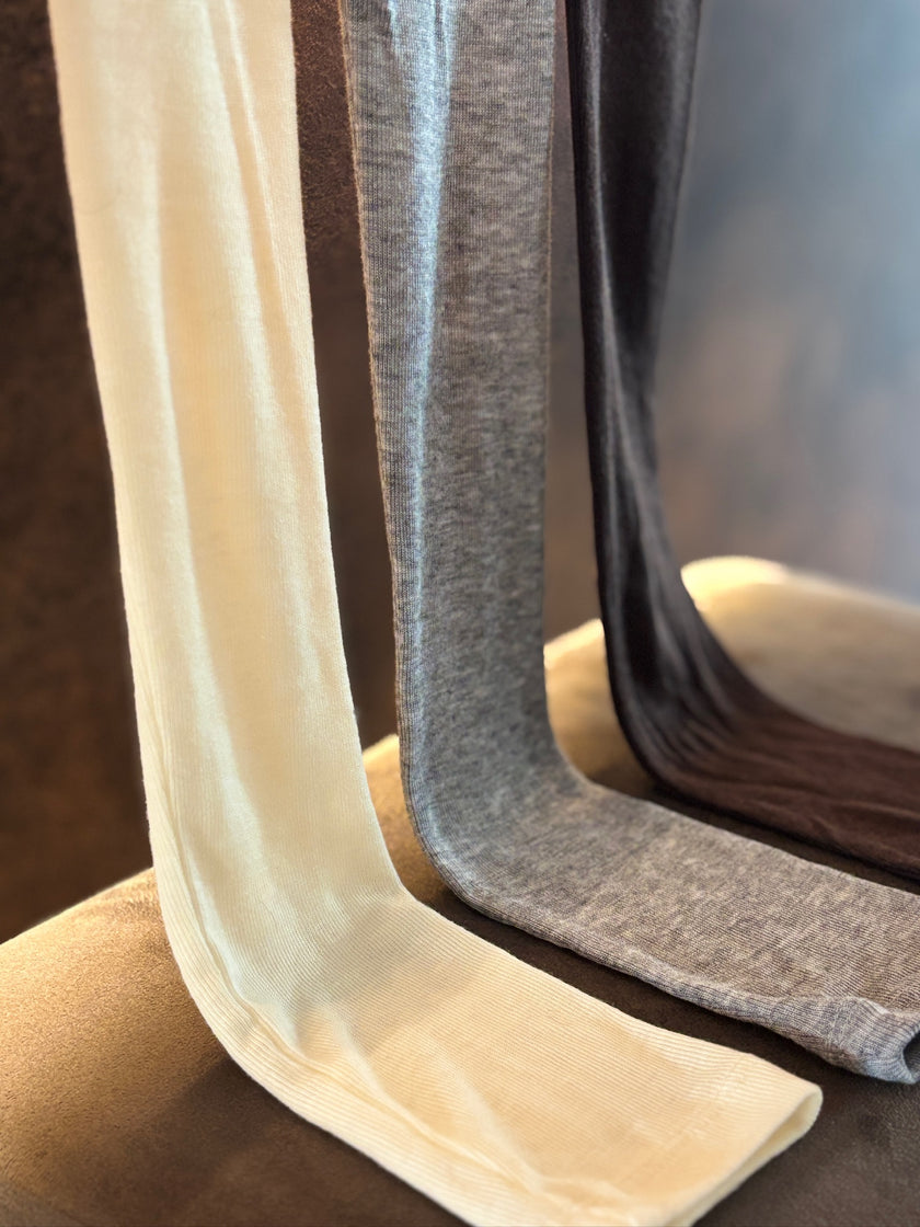 軟糯微透Ｖ領打底衣-米杏