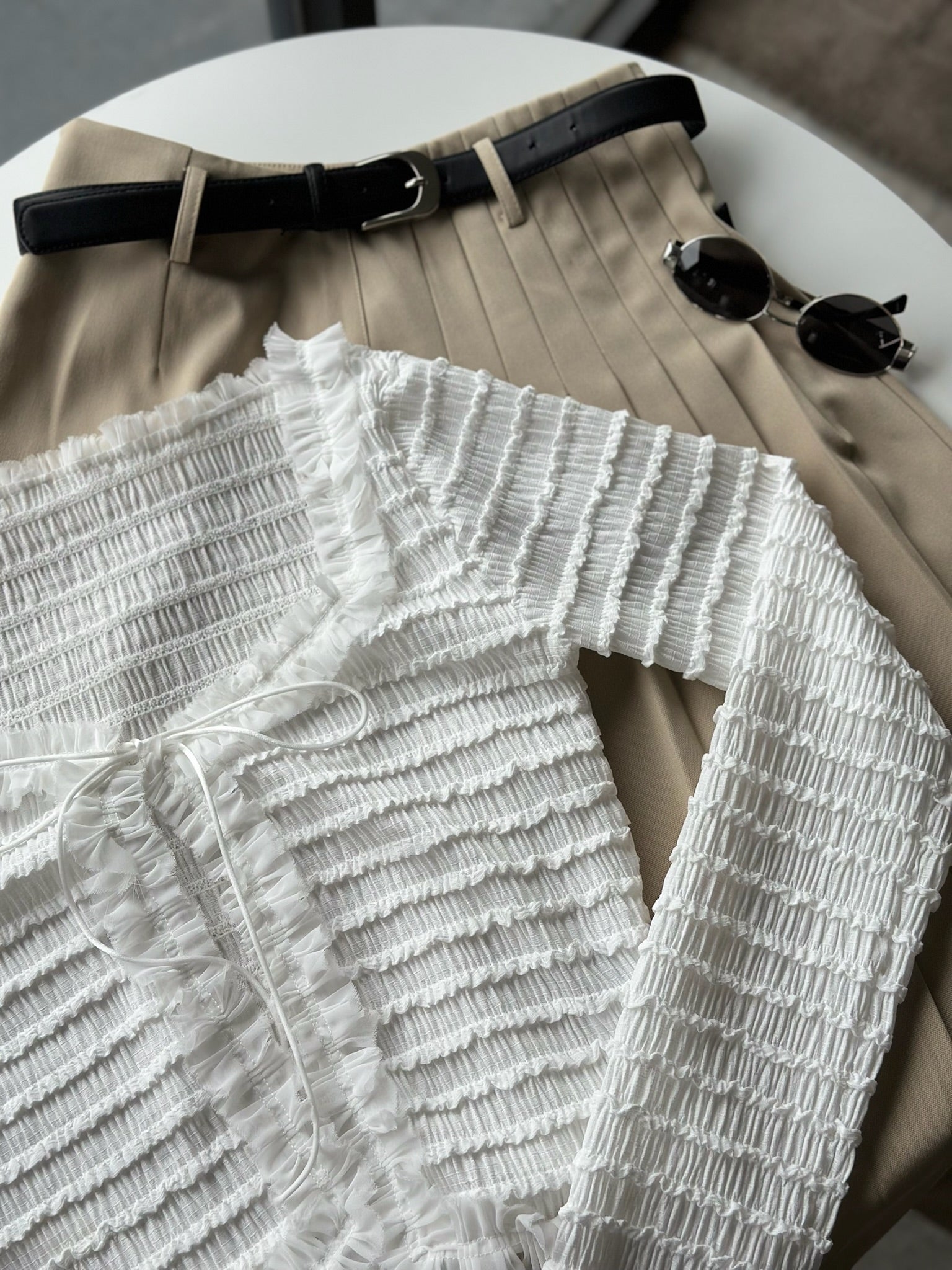 Miu感智性半百褶裙(附皮帶)-卡其