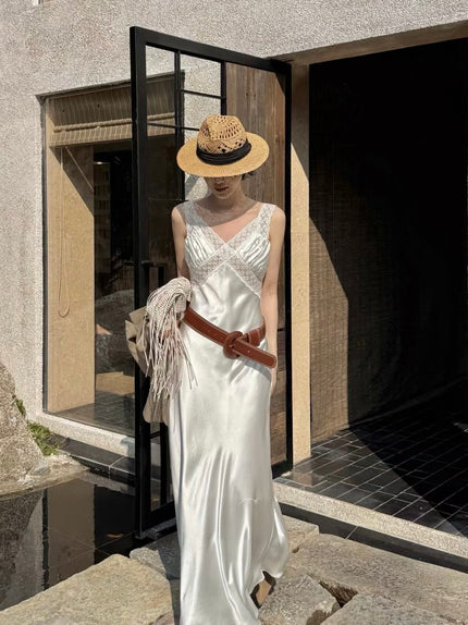 晨光蕾絲緞面長洋裝-白