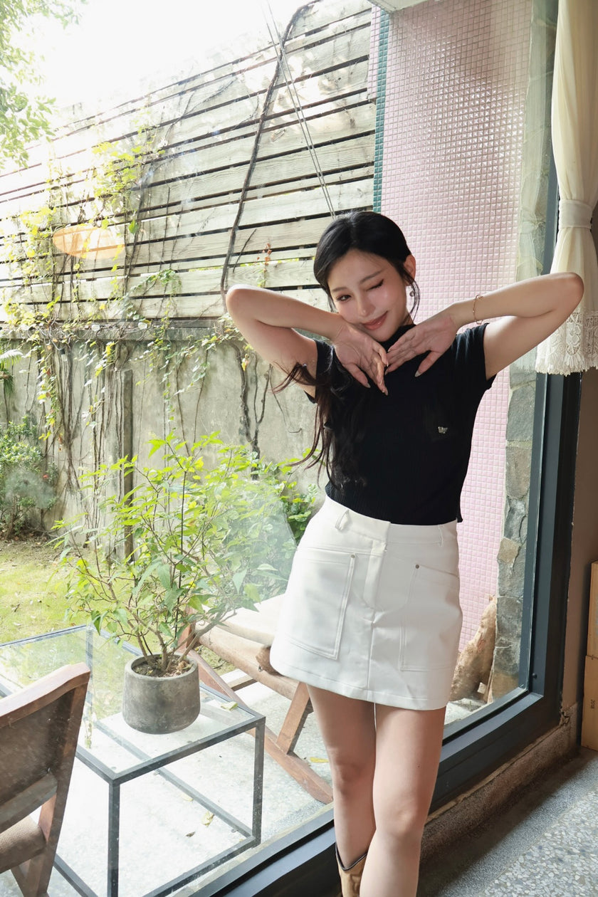 俐落繞脖坑條上衣-黑