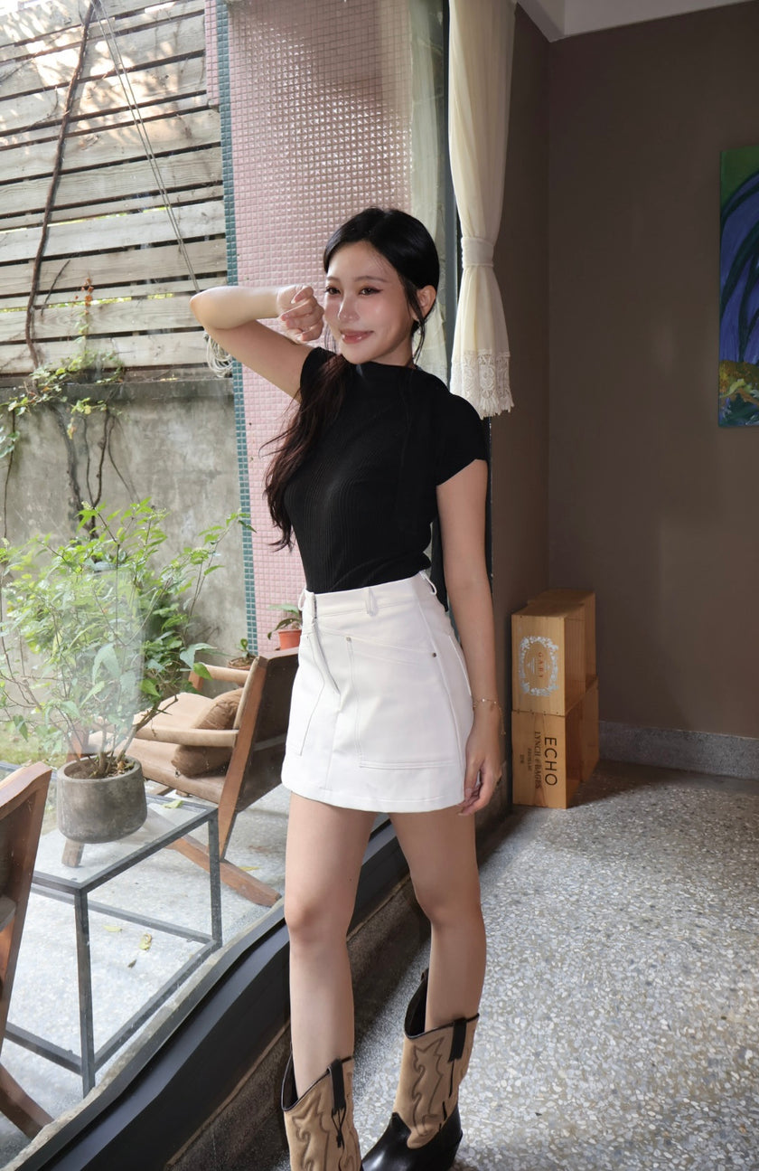 俐落繞脖坑條上衣-黑