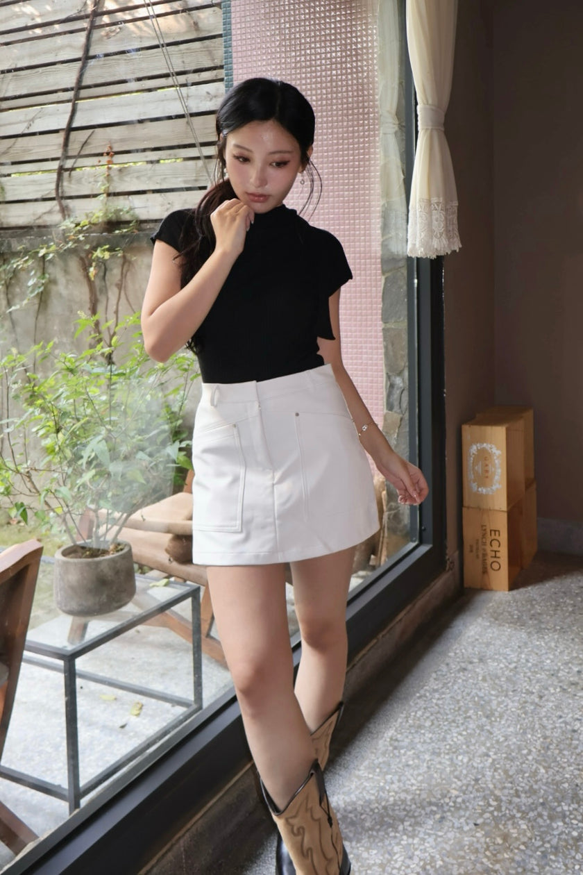 俐落繞脖坑條上衣-黑