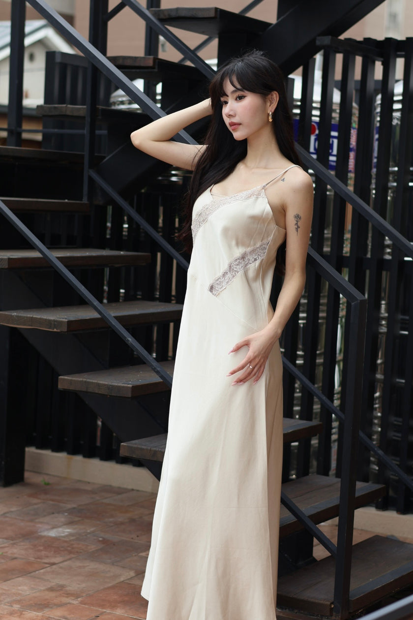 夜色流光蕾絲緞面洋裝-杏