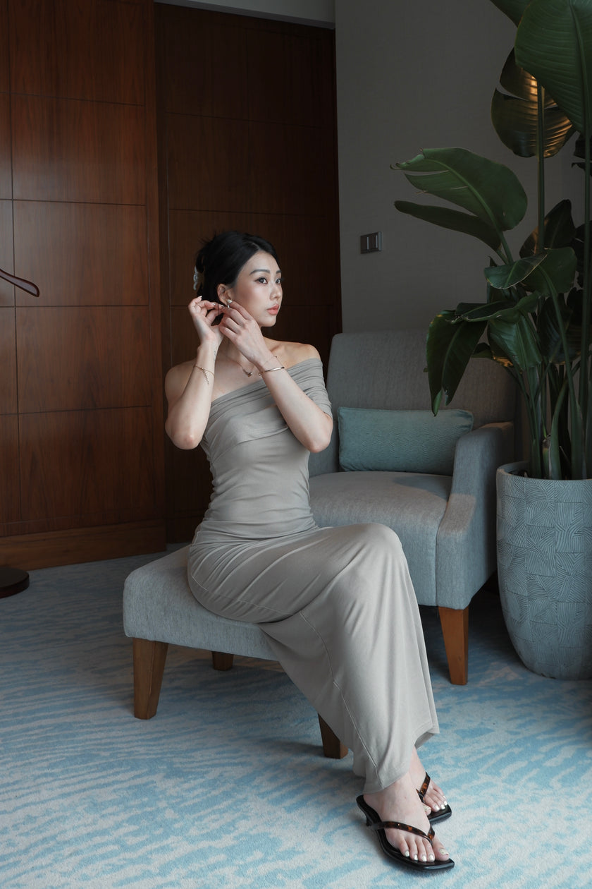 女神冰絲單肩洋裝-杏灰