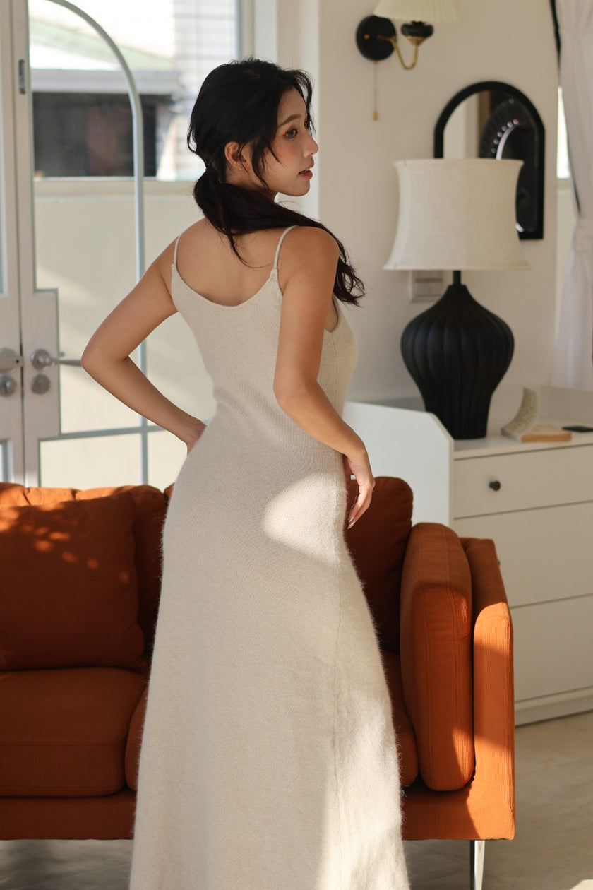 浣熊絨細肩收腰長洋裝-杏