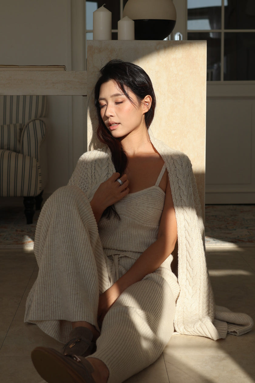 慵懶麻花羊毛針織罩衫-杏