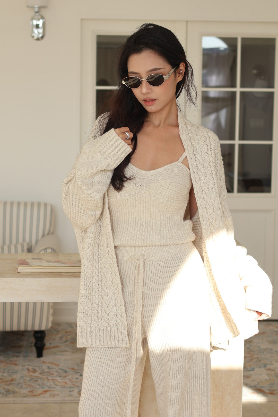 慵懶麻花羊毛針織罩衫-杏