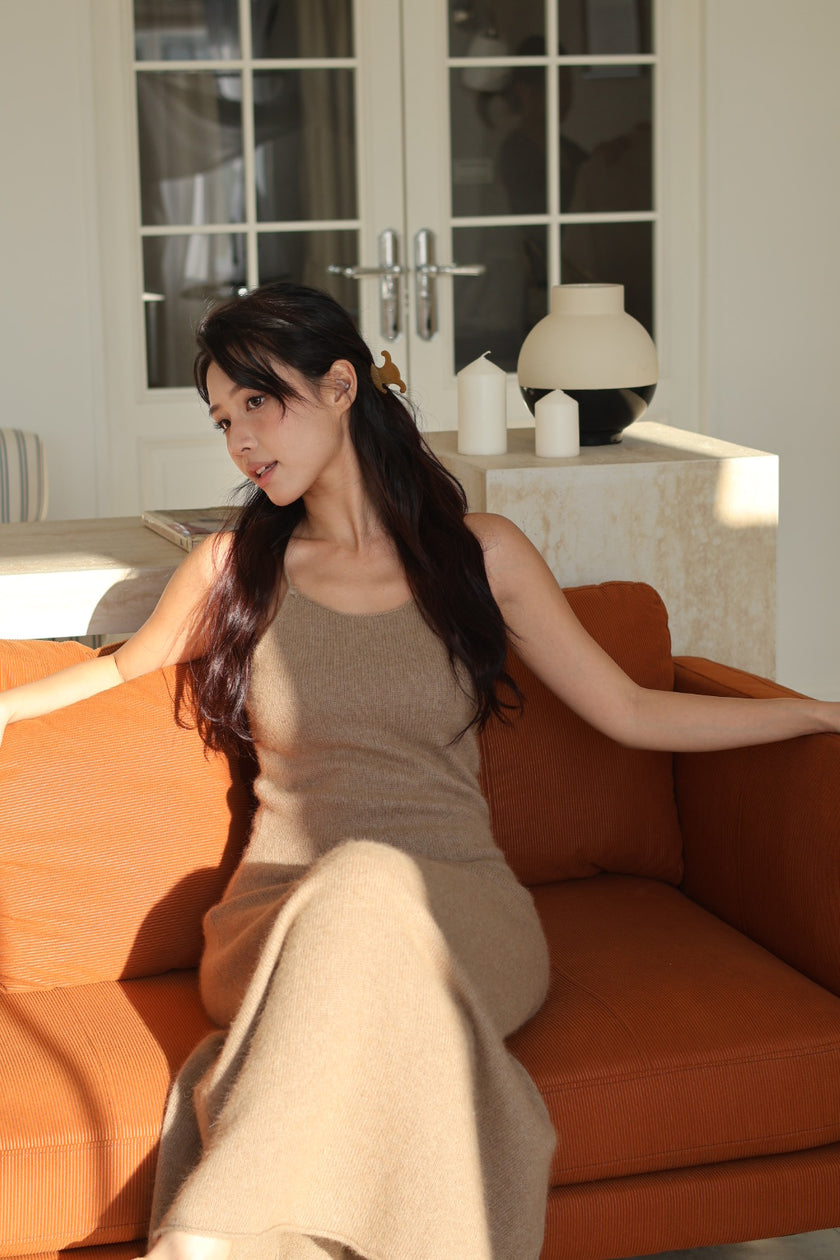 浣熊絨細肩收腰長洋裝-奶茶