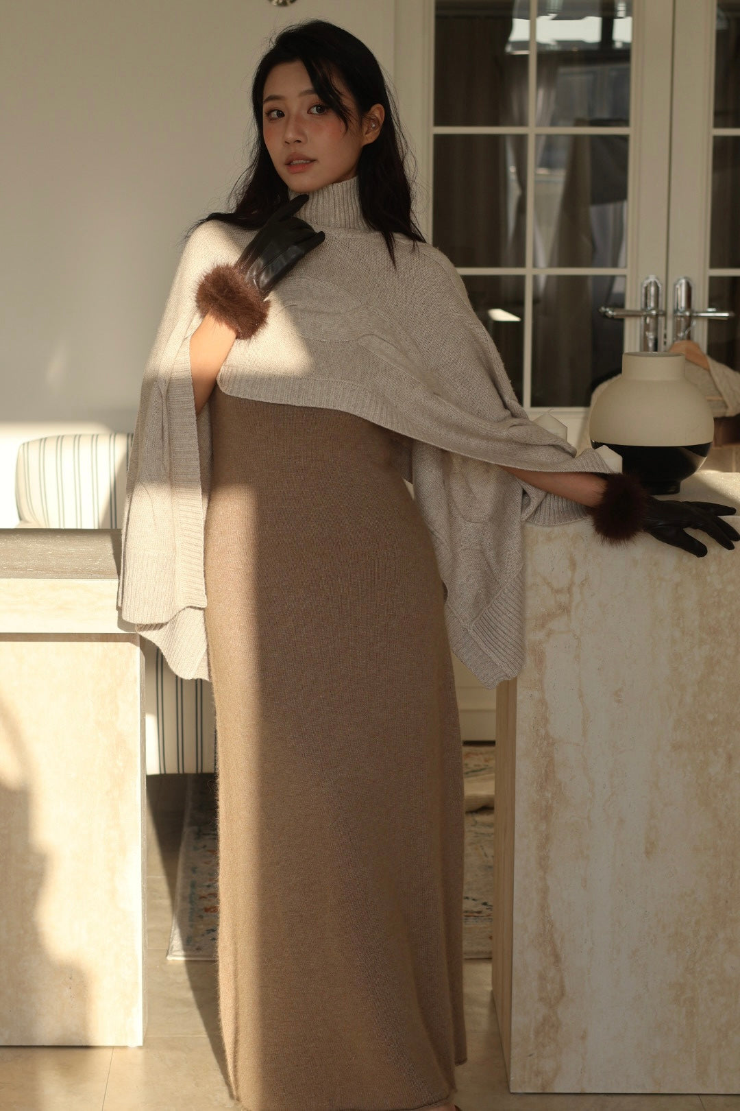 羊絨編織立領斗篷-杏