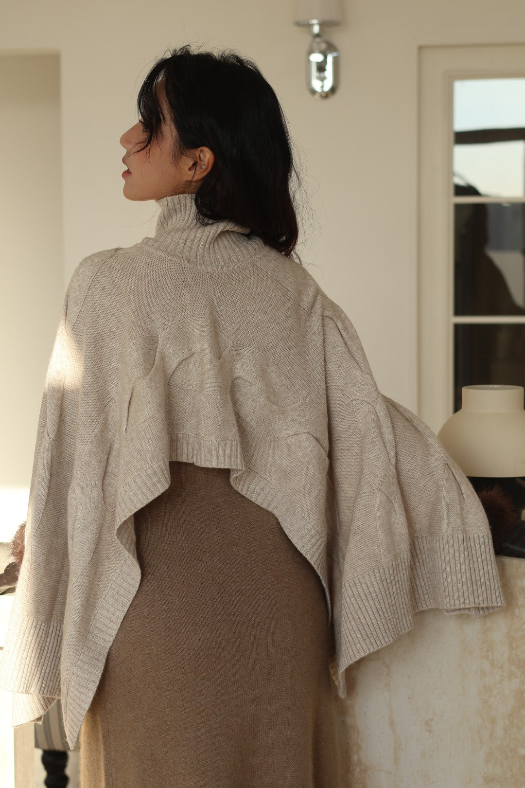 羊絨編織立領斗篷-杏