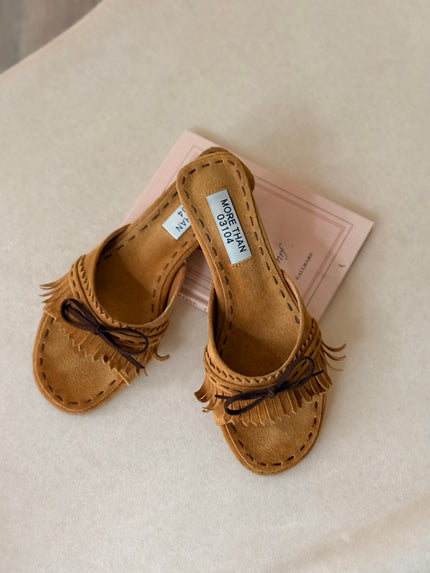 流蘇麂皮半跟鞋-焦糖
